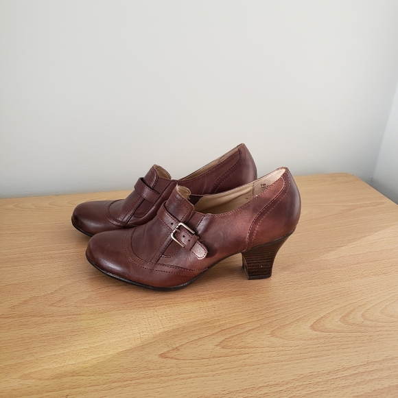 Strictly Comfort women's size 7. - Picture 2 of 9